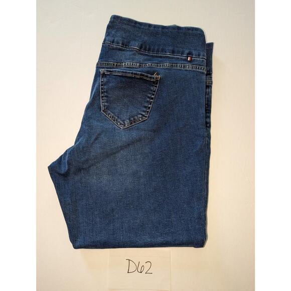 Tommy Hilfiger Blue Jeans Size 16W Windsor Midrise -0523D62 - Picture 3 of 3